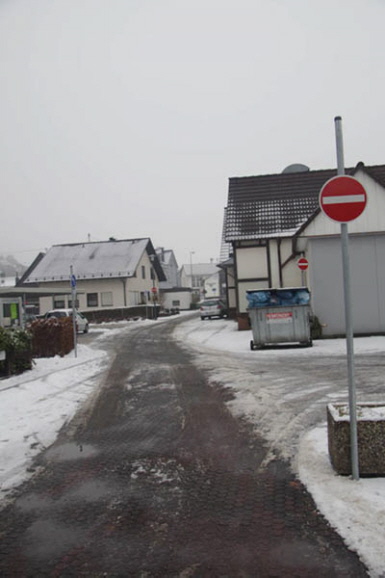 Radfahrer dürfen in diese Richtung nicht durchfahren!